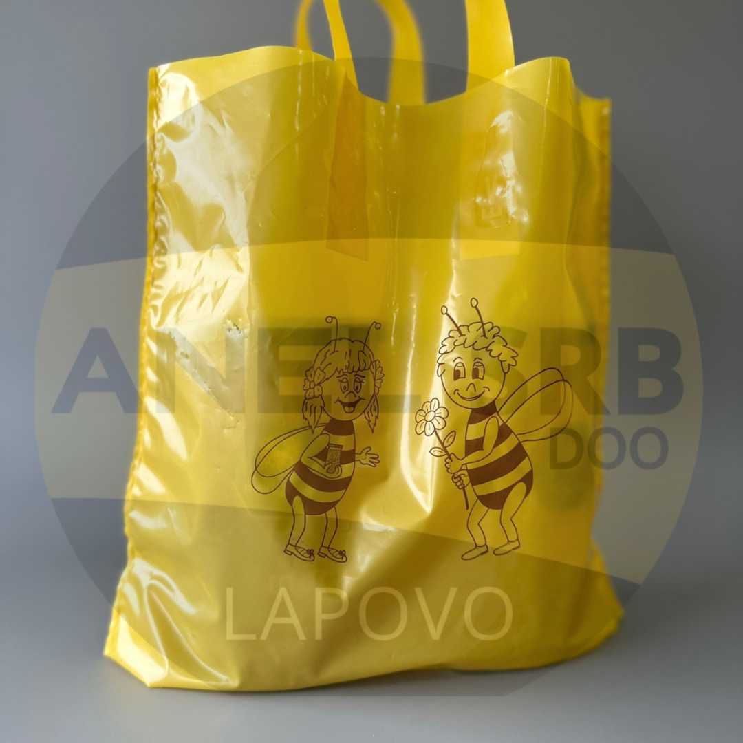 Ova ukrasna kesa za med nije samo praktična, već i estetski zadovoljavajuća. Ona dodaje vrednost proizvodu i čini ga idealnim poklonom. Sveta žuta boja i prisustvo pčelice čine je privlačnom i simpatičnom opcijom za sve ljubitelje meda.